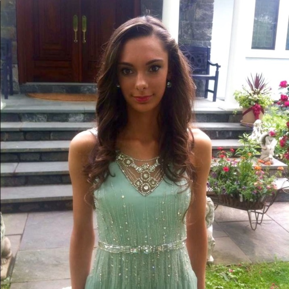 Meet your Posher, Nicole